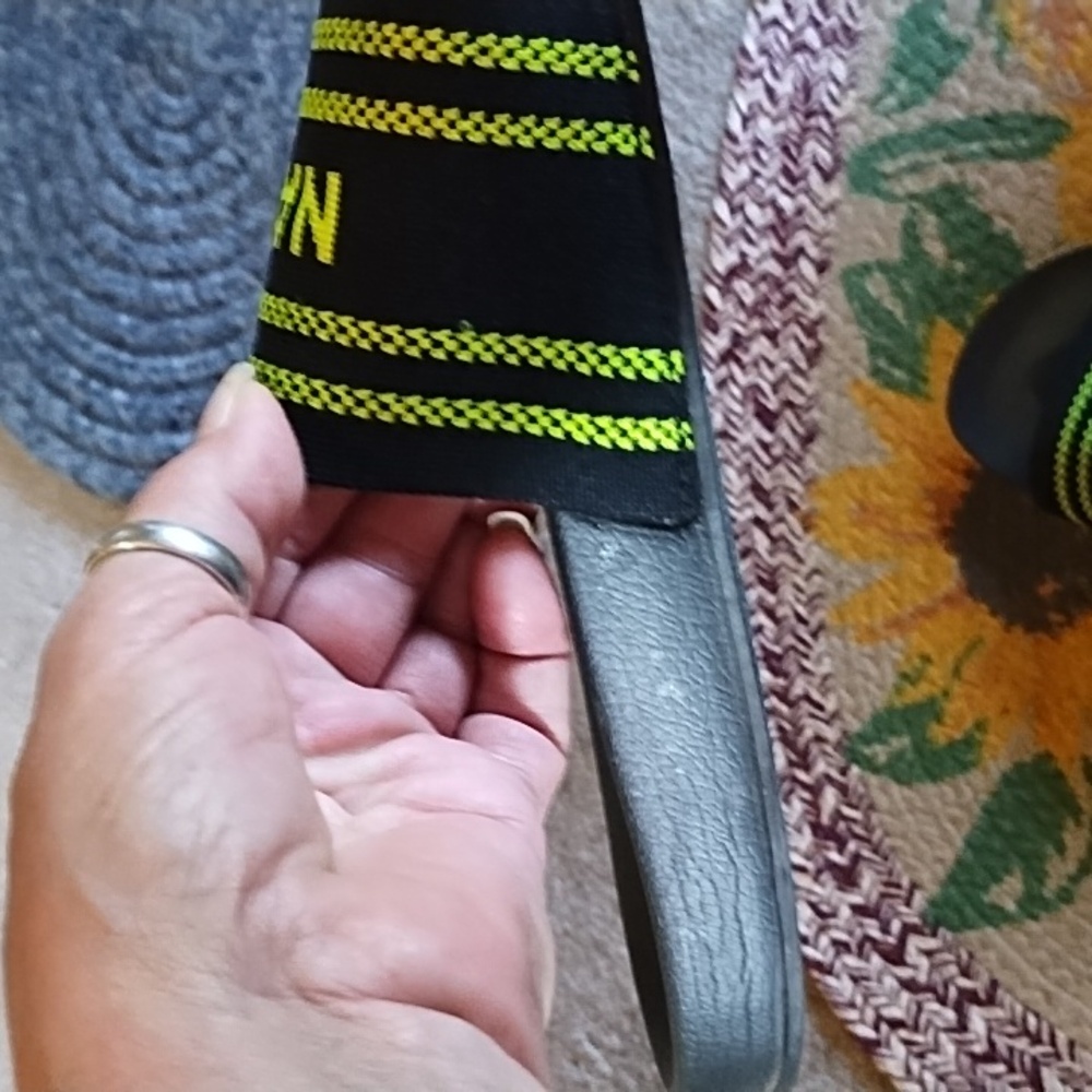 Slip ons - Picture 3 of 3